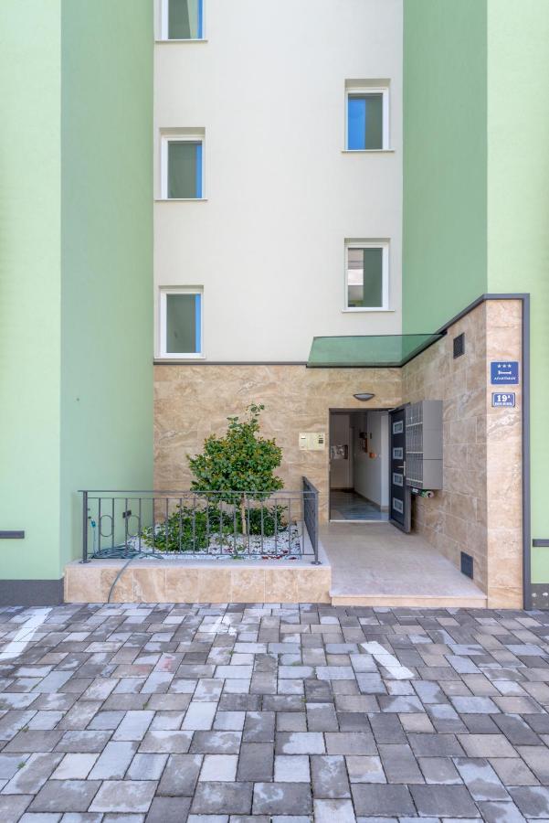 Searenity Apartment Split Luaran gambar